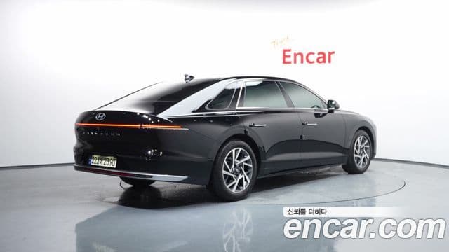 Hyundai Grandeur (GN7) 2
