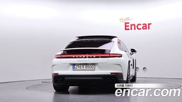 Porsche Panamera (976) 4