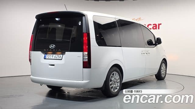 Hyundai Staria 2