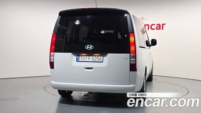 Hyundai Staria 4