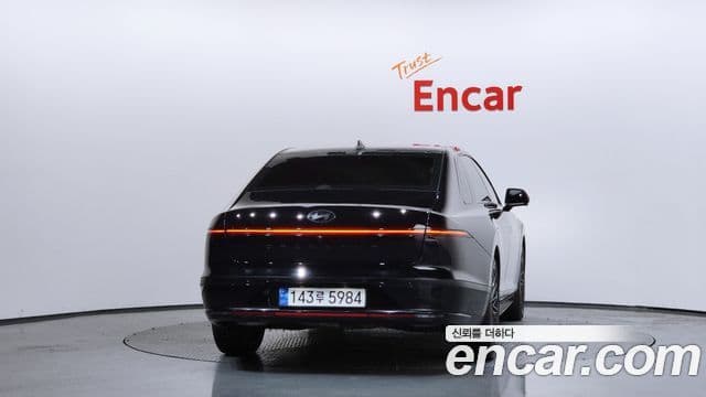 Hyundai Grandeur (GN7) 3