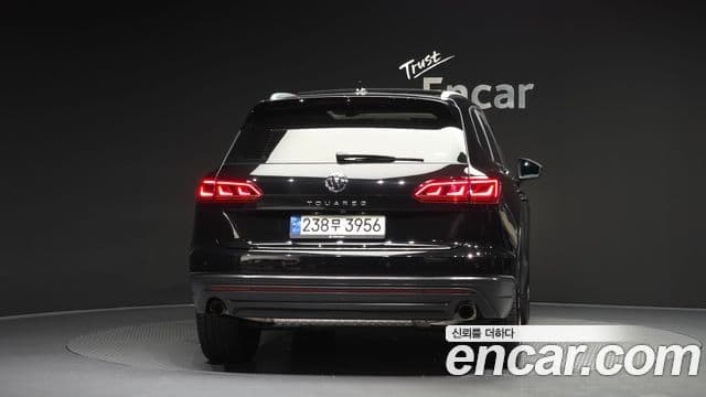 Volkswagen Touareg 3rd Gen 4