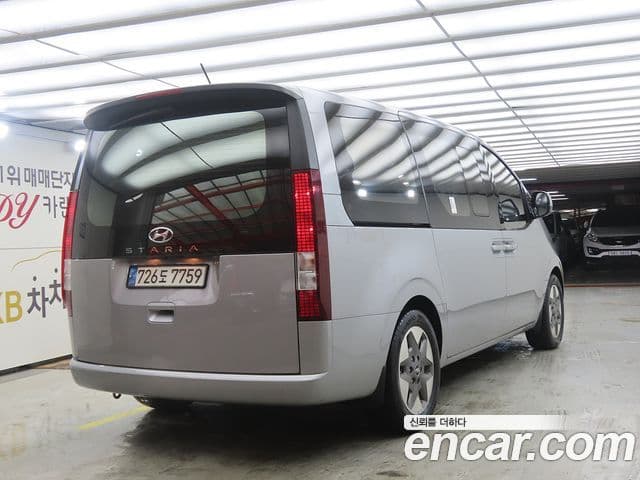 Hyundai Staria 4