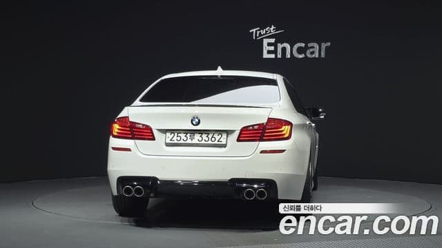 BMW 5 Series (F10) 4