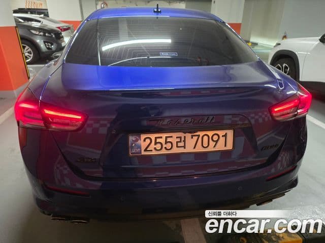 Maserati Ghibli 4