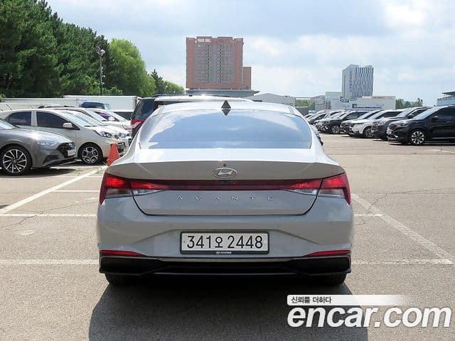 Hyundai Avante Hybrid (CN7) 4