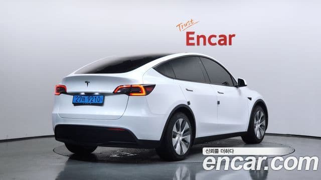 Tesla Model Y 2