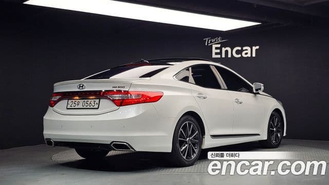 Hyundai Grandeur HG 2