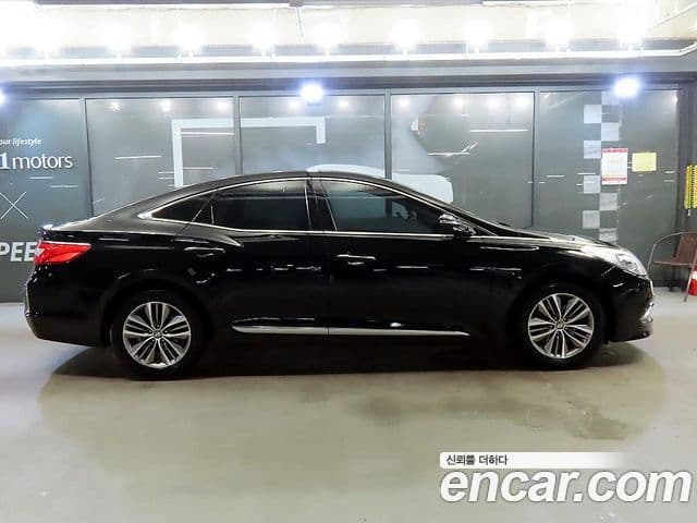 Hyundai Grandeur HG 3