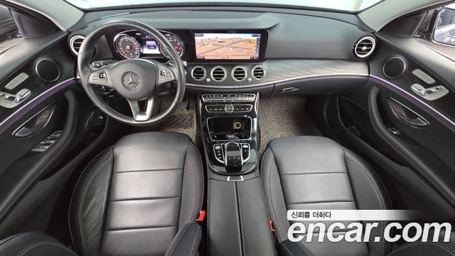 Mercedes-Benz E-Class W213 4