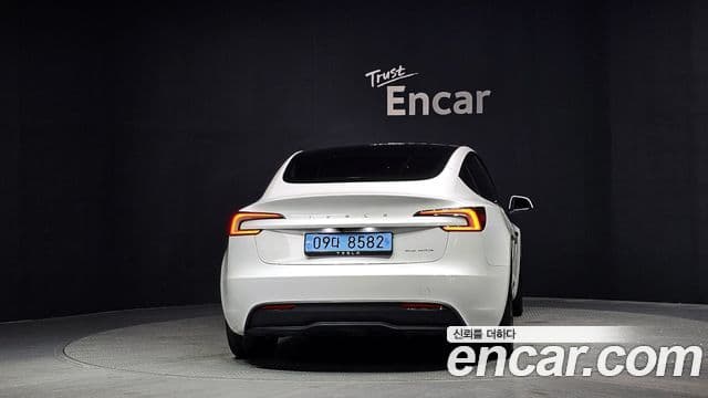Tesla Model 3 4