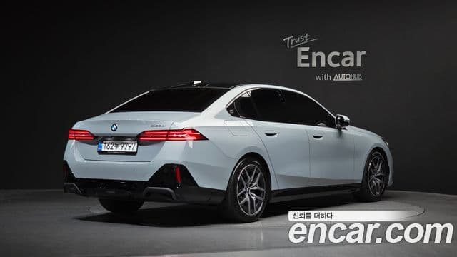 BMW 5 Series (G60) 2