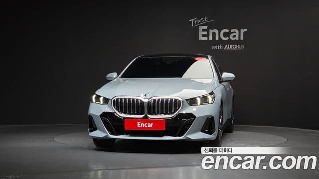 BMW 5 Series (G60) 3