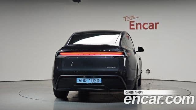 Tesla Model Y 3