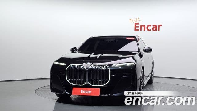 BMW 7 Series (G70) 2