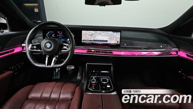 BMW 7 Series (G70) 4