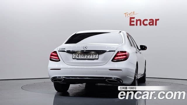 Mercedes-Benz E-Class W213 4