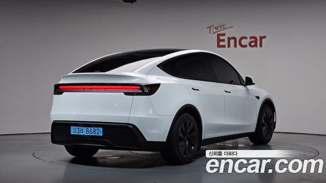 Tesla Model Y 2