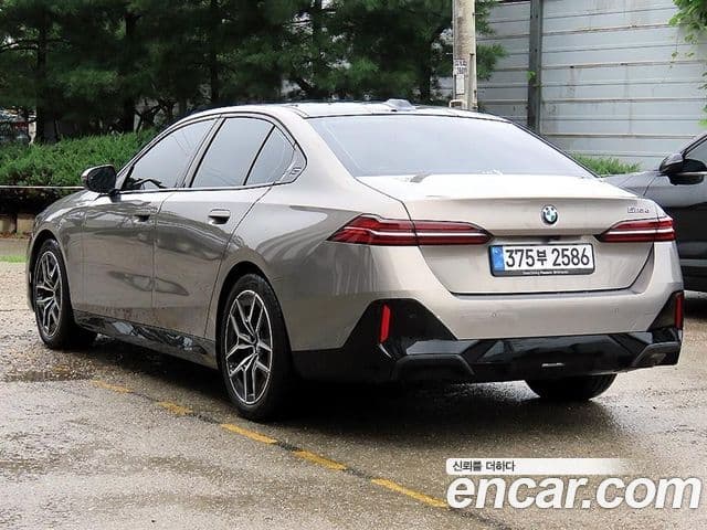 BMW 5 Series (G60) 2