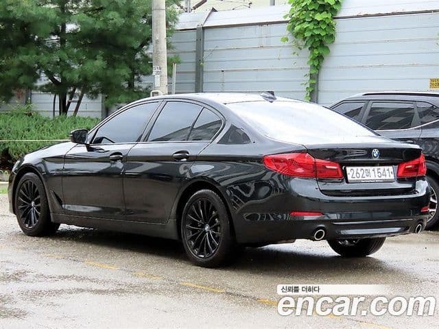 BMW 5 Series (G30) 4