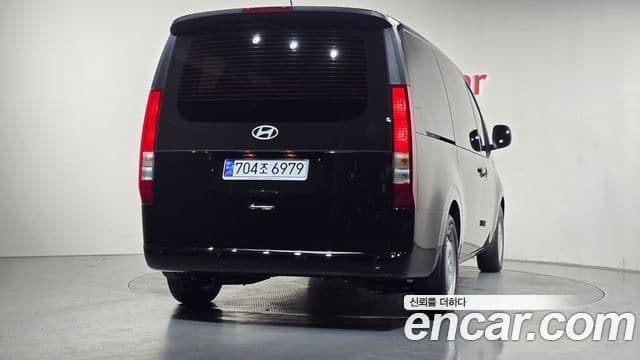 Hyundai Staria 4