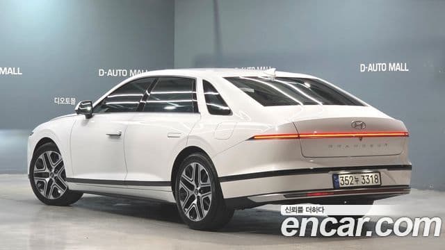 Hyundai Grandeur (GN7) 2