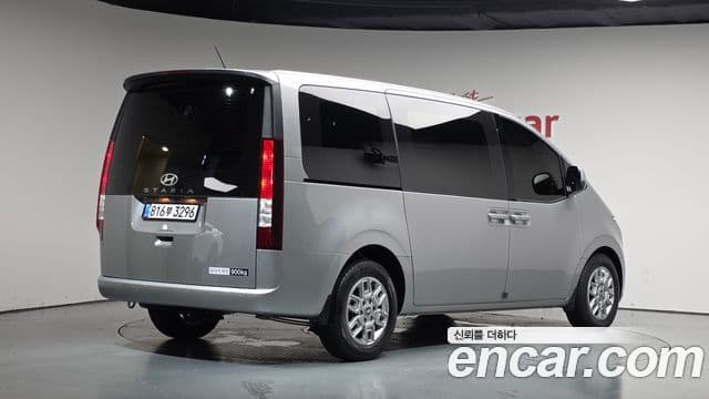 Hyundai Staria 2