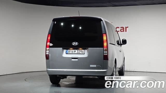 Hyundai Staria 4