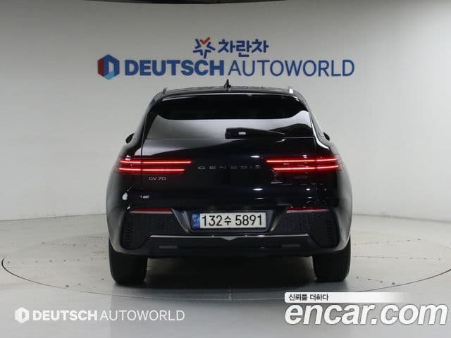 Genesis GV70 4