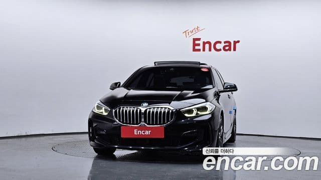 BMW 1 Series (F40) 3