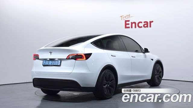 Tesla Model Y 2