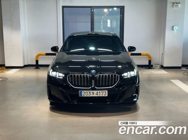 BMW 5 Series (G60)