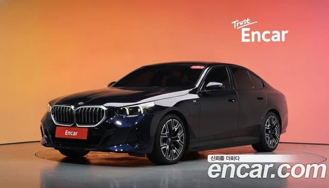 BMW 5 Series (G60)