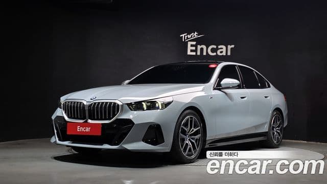 BMW 5 Series (G60)